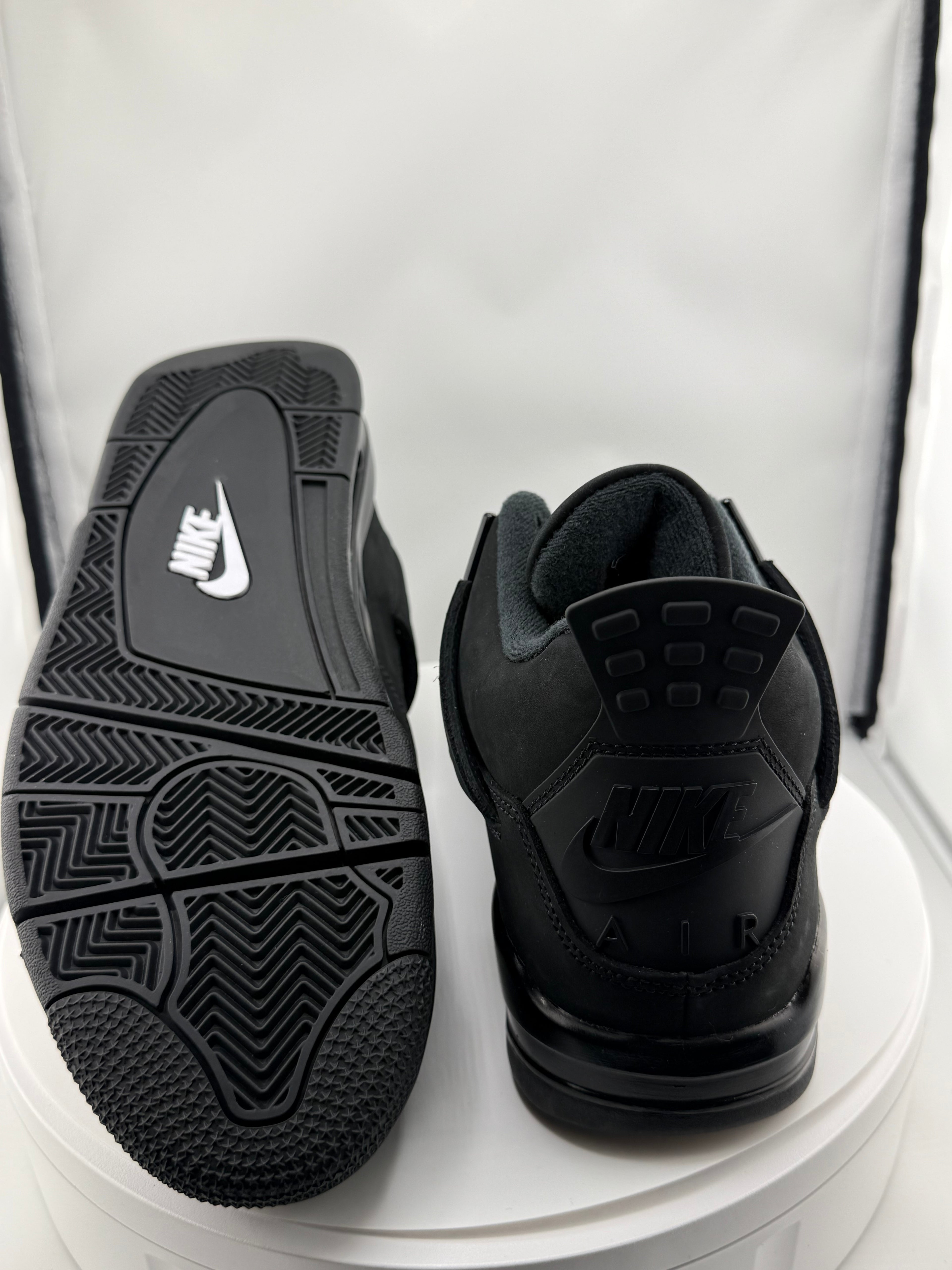 Jordan 4 black cat Sz 9.5