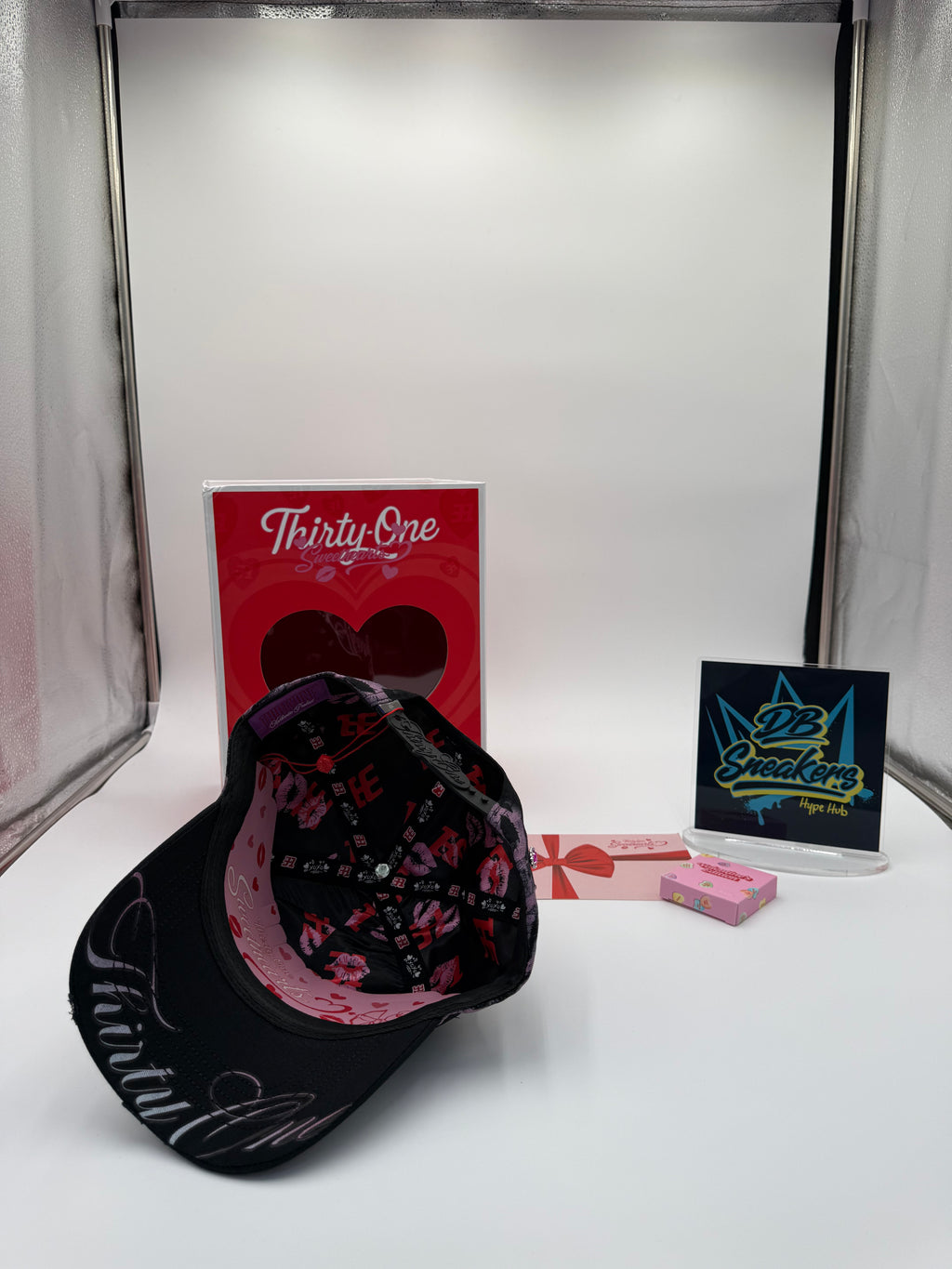 ThirtyOne Hats “XOXO”